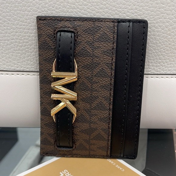 MICHAEL KORS
Reed Large Card Holder Case Wallet
Brown /Black MK Signature
NWT - Picture 9 of 16